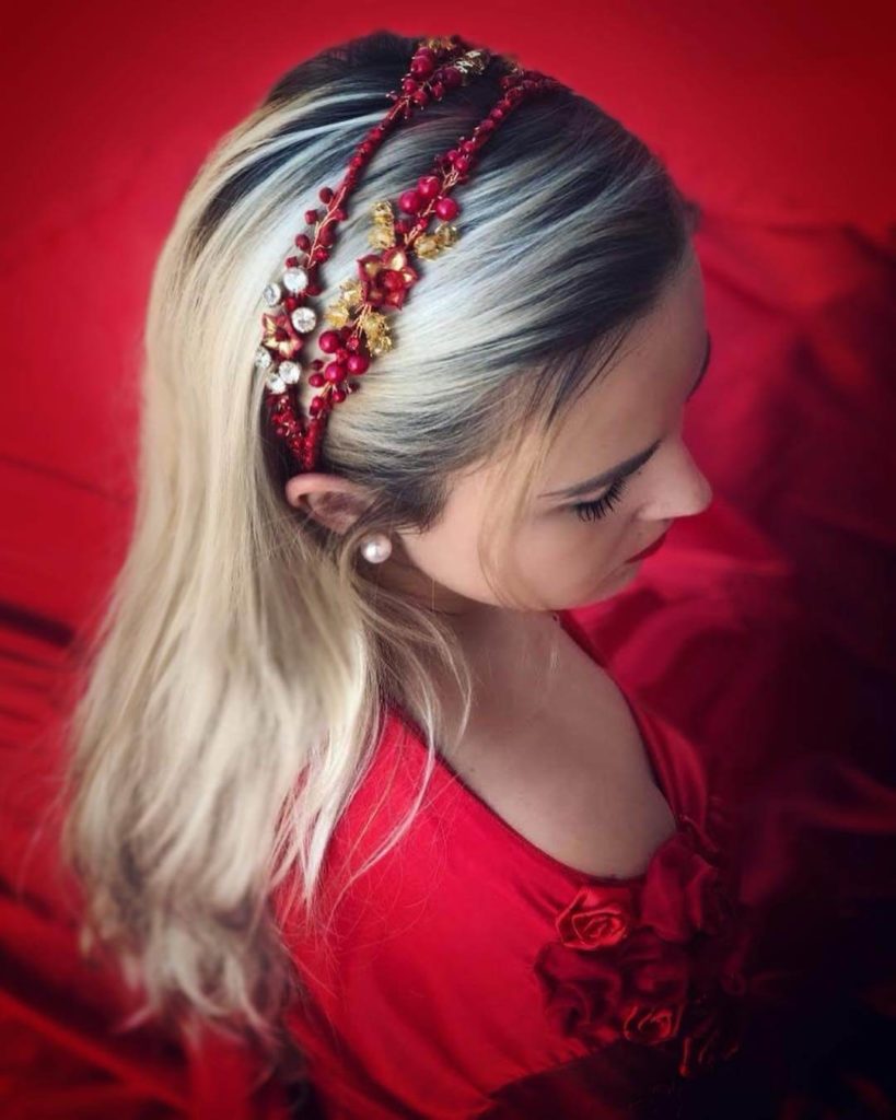 25 Christmas Hairstyles to Outshine Anyone Around You