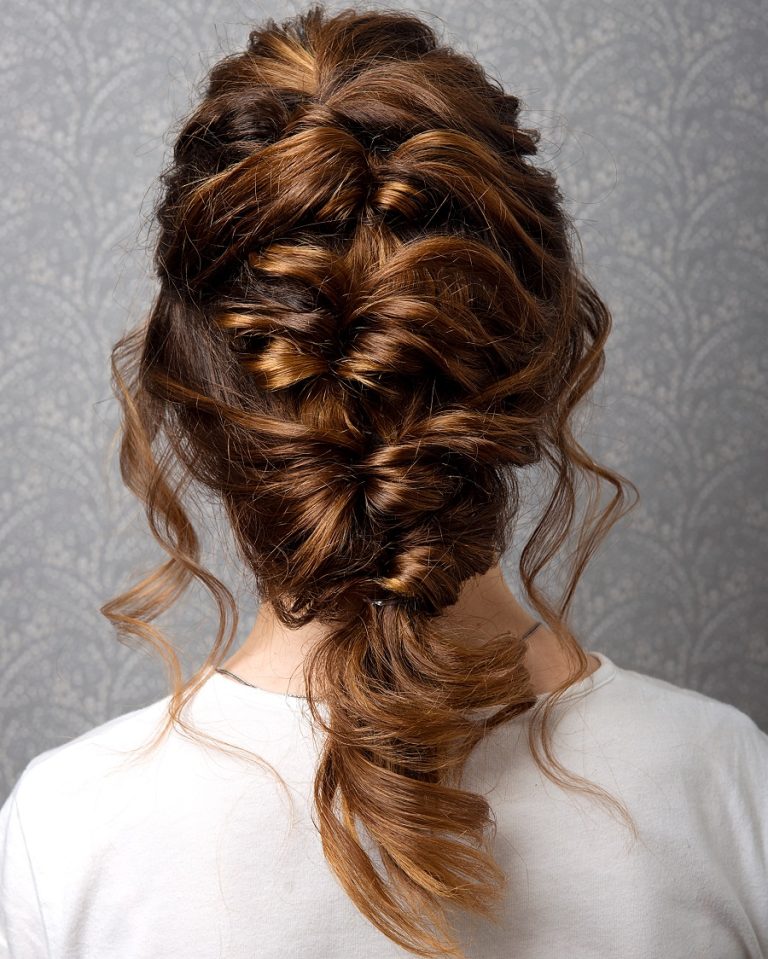 18 Bold and Beautiful Greek Hairstyle for Women